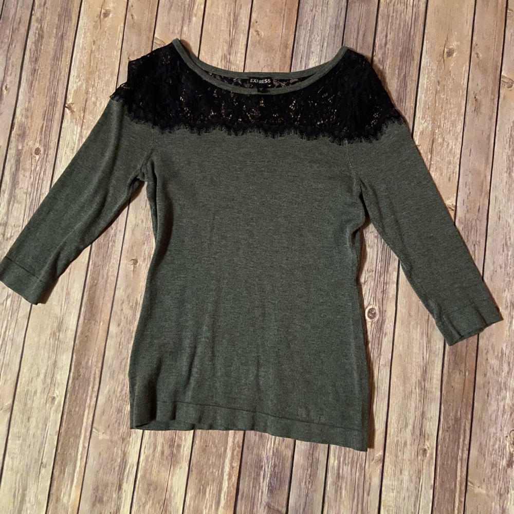 Express lace 3/4 length shirt size small